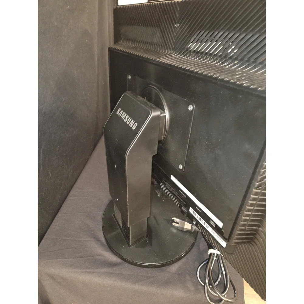Samsung Syncmaster 245bw 24 Inch‎ Gaming Monitor With Cables Adjustable Stand